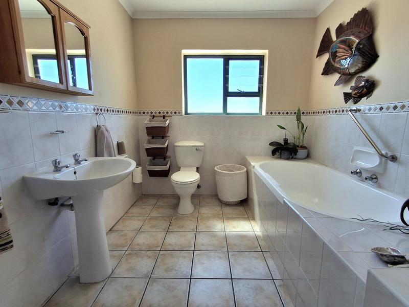 5 Bedroom Property for Sale in Duyker Eiland Western Cape